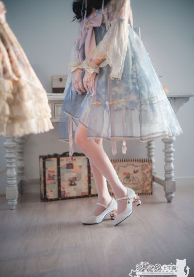 隔壁的女人